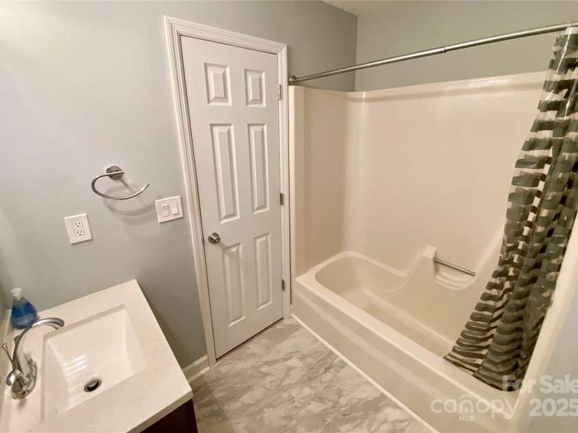 8742 Rittenhouse Circle, Charlotte, NC 28270.  MLS# CAR4263529, YatesRealty ID 17979. 