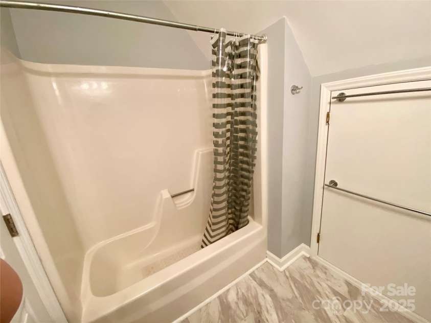 8742 Rittenhouse Circle, Charlotte, NC 28270.  MLS# CAR4263529, YatesRealty ID 17979. 