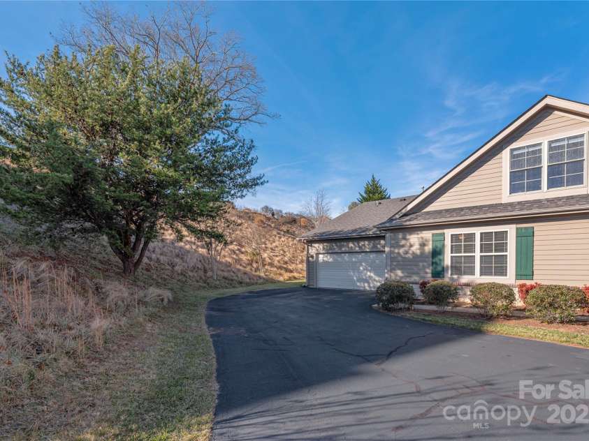 122 Outlook Circle, Swannanoa, NC 28778.  MLS# CAR4333481, YatesRealty ID 1798. 2-Car garage and loads of parking 