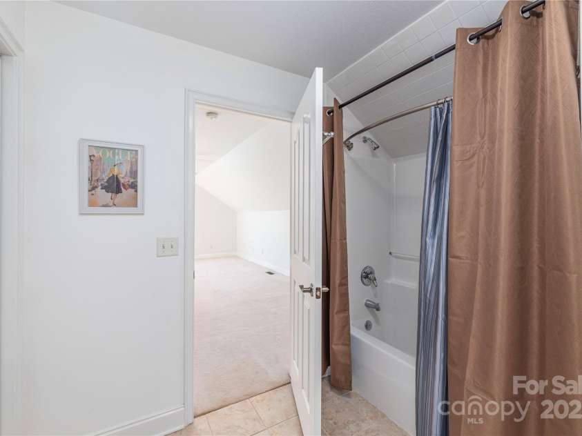 122 Outlook Circle, Swannanoa, NC 28778.  MLS# CAR4333481, YatesRealty ID 1798. 