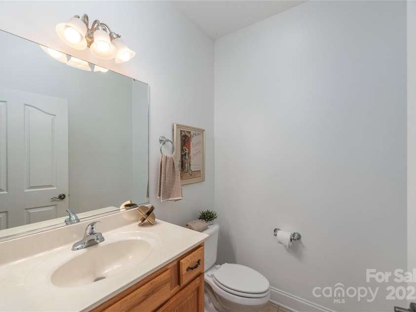 122 Outlook Circle, Swannanoa, NC 28778.  MLS# CAR4333481, YatesRealty ID 1798. Half bath on the main for guests 