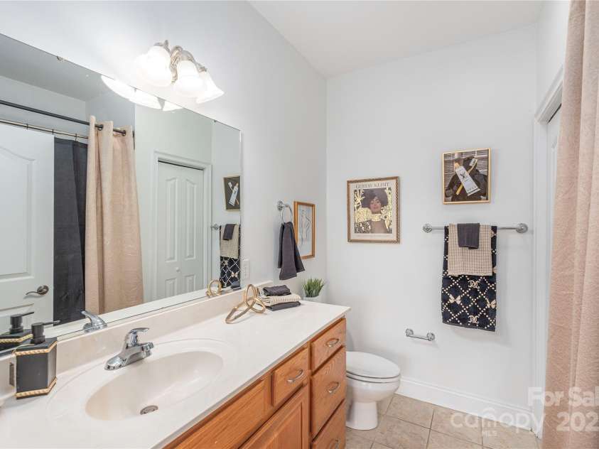 122 Outlook Circle, Swannanoa, NC 28778.  MLS# CAR4333481, YatesRealty ID 1798. Primary bathroom