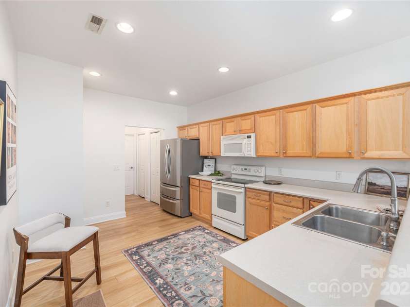 122 Outlook Circle, Swannanoa, NC 28778.  MLS# CAR4333481, YatesRealty ID 1798. Spacious kitchen with plenty of cabinet space & room for an island 