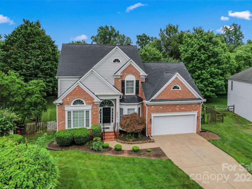 6632 Hawksnest Drive, Charlotte, NC 28269.  MLS# CAR4267168, YatesRealty ID 17980. 