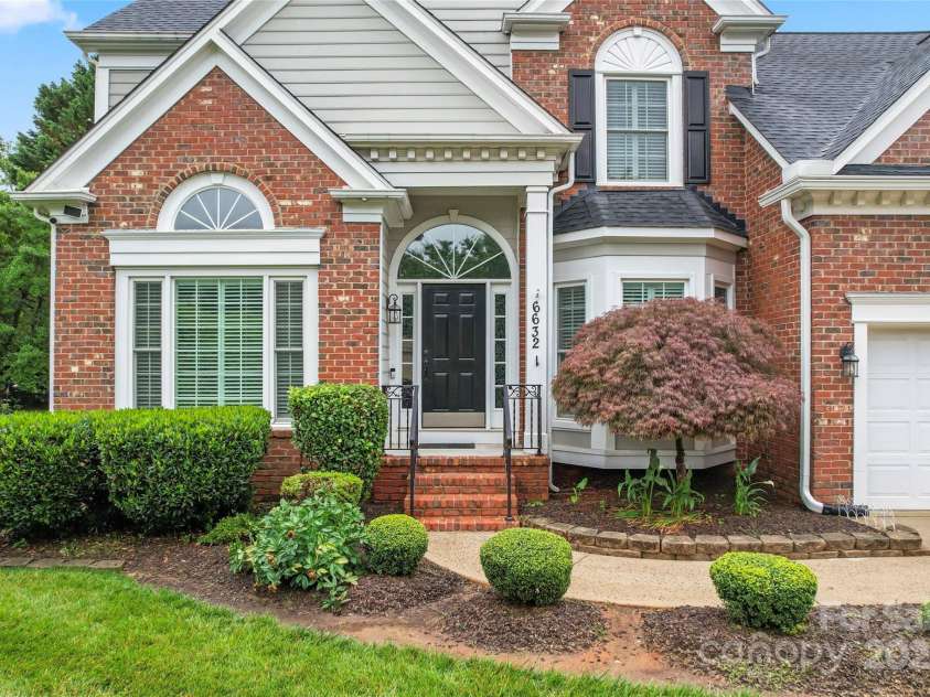 6632 Hawksnest Drive, Charlotte, NC 28269.  MLS# CAR4267168, YatesRealty ID 17980. 