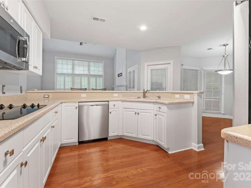 6632 Hawksnest Drive, Charlotte, NC 28269.  MLS# CAR4267168, YatesRealty ID 17980. 