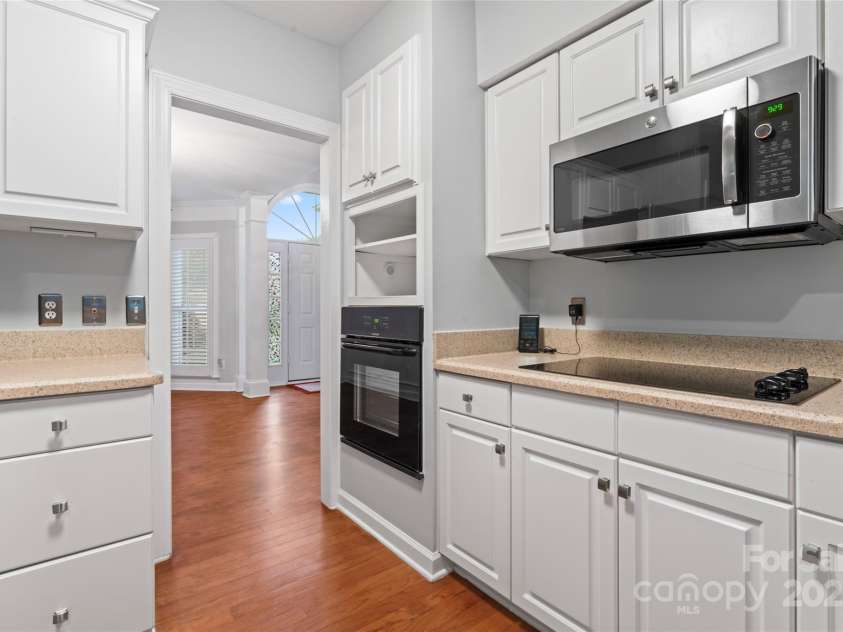 6632 Hawksnest Drive, Charlotte, NC 28269.  MLS# CAR4267168, YatesRealty ID 17980. 