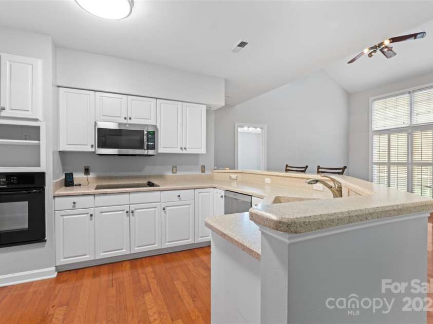 6632 Hawksnest Drive, Charlotte, NC 28269.  MLS# CAR4267168, YatesRealty ID 17980. 