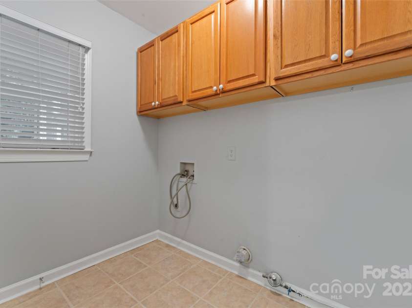 6632 Hawksnest Drive, Charlotte, NC 28269.  MLS# CAR4267168, YatesRealty ID 17980. 