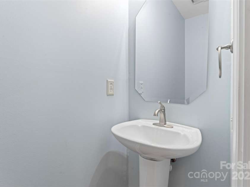 6632 Hawksnest Drive, Charlotte, NC 28269.  MLS# CAR4267168, YatesRealty ID 17980. 