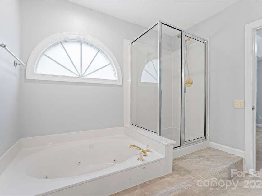 6632 Hawksnest Drive, Charlotte, NC 28269.  MLS# CAR4267168, YatesRealty ID 17980. 