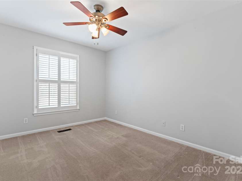 6632 Hawksnest Drive, Charlotte, NC 28269.  MLS# CAR4267168, YatesRealty ID 17980. 