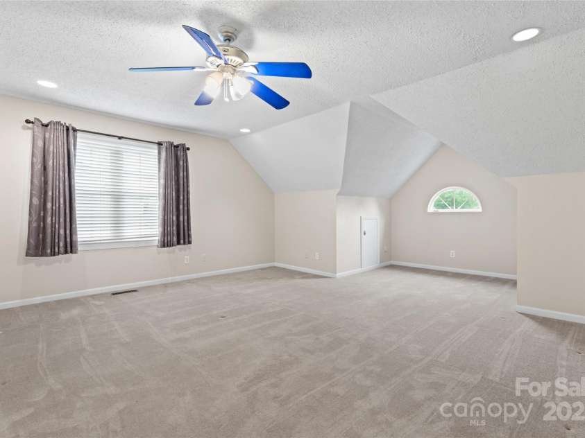 6632 Hawksnest Drive, Charlotte, NC 28269.  MLS# CAR4267168, YatesRealty ID 17980. 