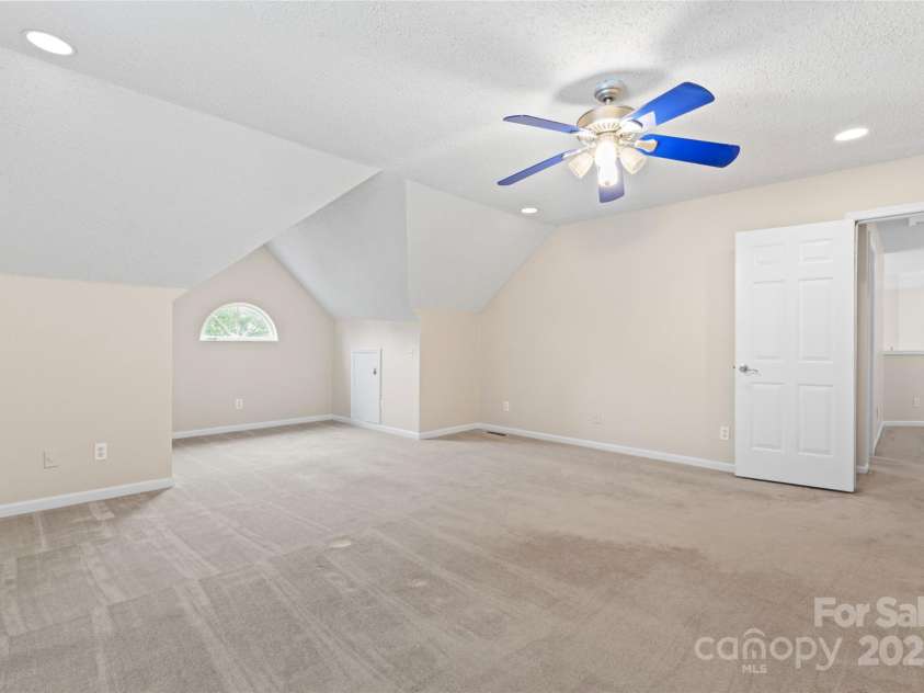 6632 Hawksnest Drive, Charlotte, NC 28269.  MLS# CAR4267168, YatesRealty ID 17980. 