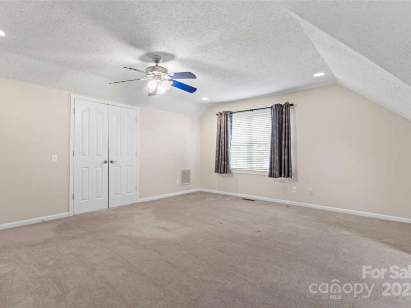 6632 Hawksnest Drive, Charlotte, NC 28269.  MLS# CAR4267168, YatesRealty ID 17980. 