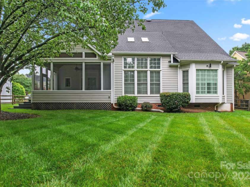 6632 Hawksnest Drive, Charlotte, NC 28269.  MLS# CAR4267168, YatesRealty ID 17980. 