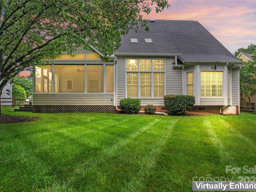 6632 Hawksnest Drive, Charlotte, NC 28269.  MLS# CAR4267168, YatesRealty ID 17980. 