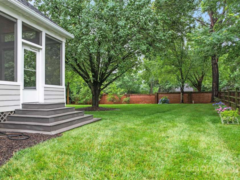 6632 Hawksnest Drive, Charlotte, NC 28269.  MLS# CAR4267168, YatesRealty ID 17980. 