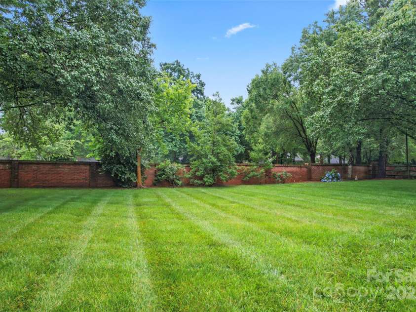 6632 Hawksnest Drive, Charlotte, NC 28269.  MLS# CAR4267168, YatesRealty ID 17980. 