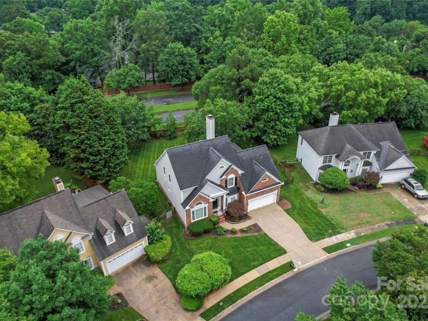 6632 Hawksnest Drive, Charlotte, NC 28269.  MLS# CAR4267168, YatesRealty ID 17980. 