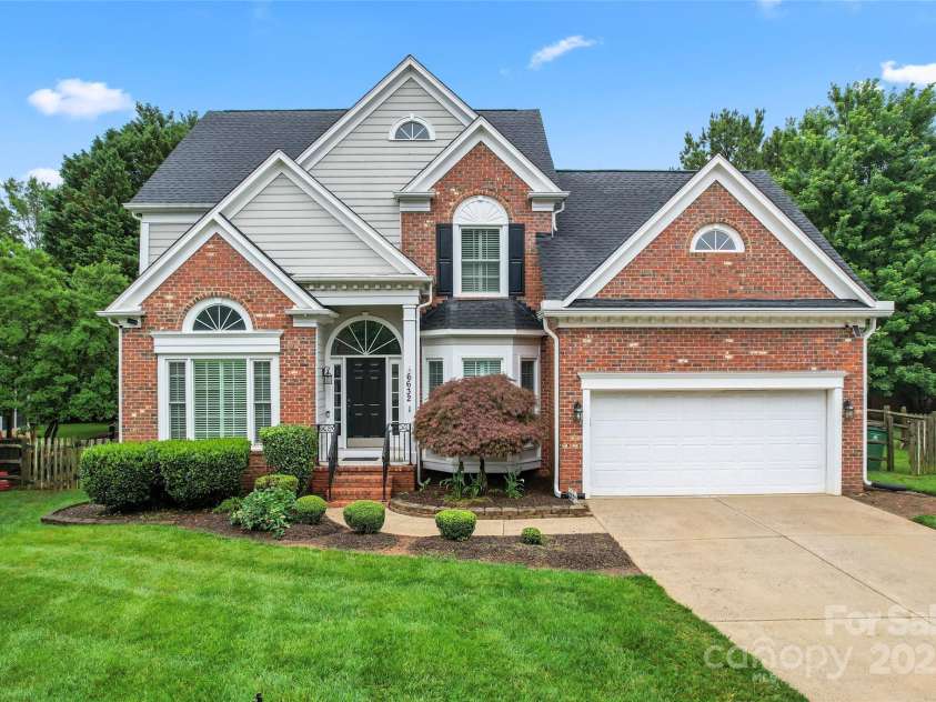6632 Hawksnest Drive, Charlotte, NC 28269.  MLS# CAR4267168, YatesRealty ID 17980. 