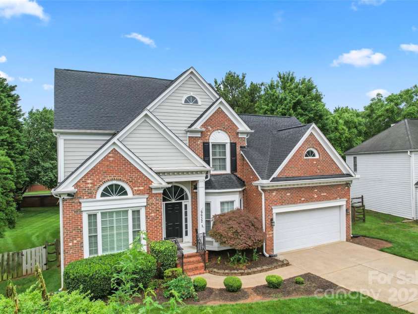 6632 Hawksnest Drive, Charlotte, NC 28269.  MLS# CAR4267168, YatesRealty ID 17980. 
