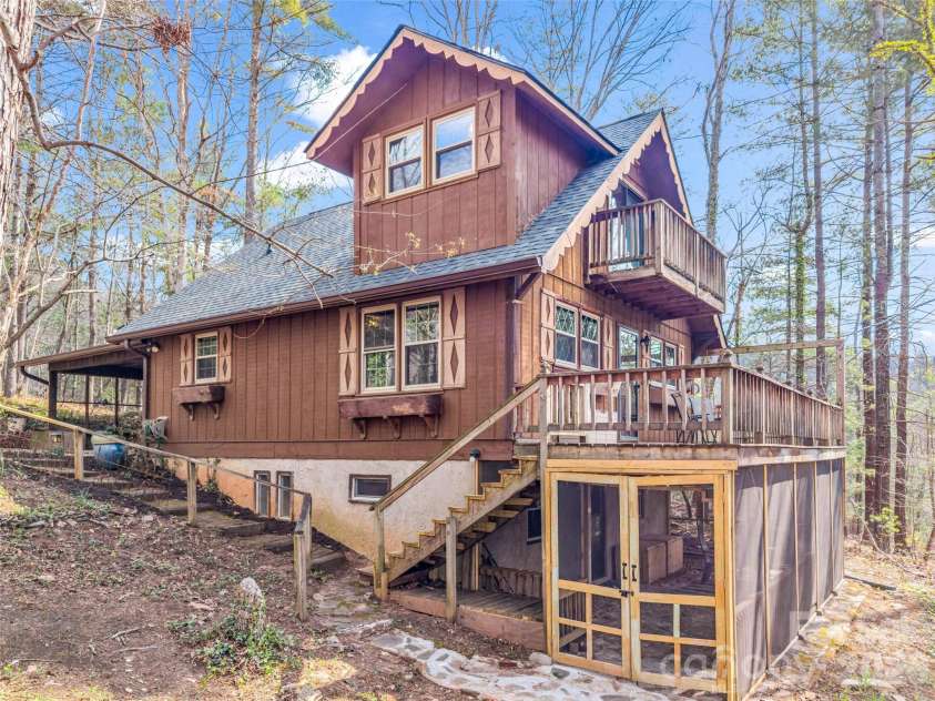 1 Alpine Way, Swannanoa, NC 28778.  MLS# CAR4362025, YatesRealty ID 17982. 
