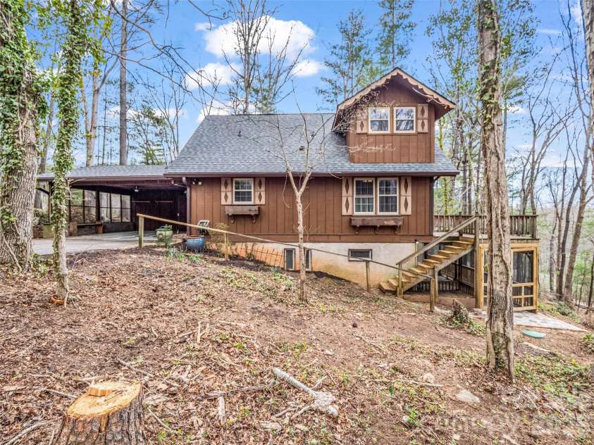 1 Alpine Way, Swannanoa, NC 28778.  MLS# CAR4362025, YatesRealty ID 17982. 