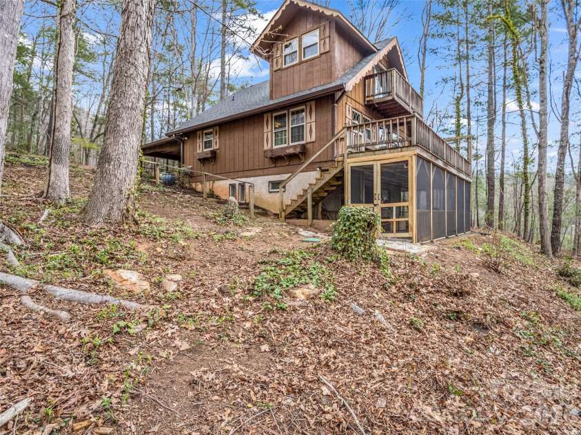 1 Alpine Way, Swannanoa, NC 28778.  MLS# CAR4362025, YatesRealty ID 17982. 
