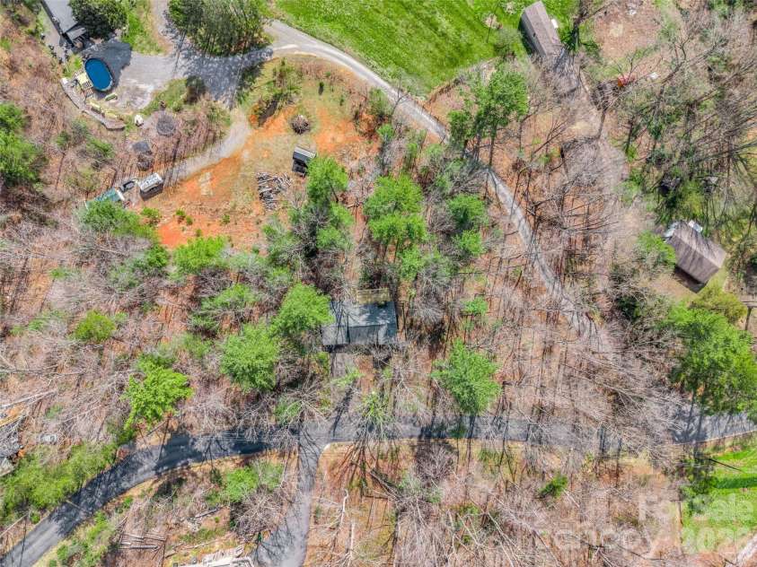 1 Alpine Way, Swannanoa, NC 28778.  MLS# CAR4362025, YatesRealty ID 17982. 