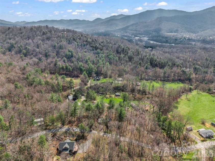 1 Alpine Way, Swannanoa, NC 28778.  MLS# CAR4362025, YatesRealty ID 17982. 