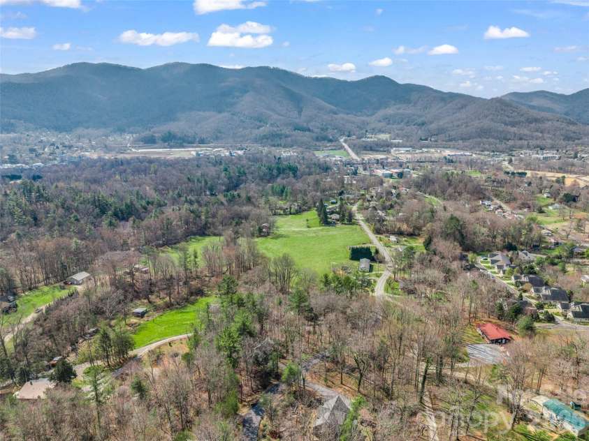 1 Alpine Way, Swannanoa, NC 28778.  MLS# CAR4362025, YatesRealty ID 17982. 