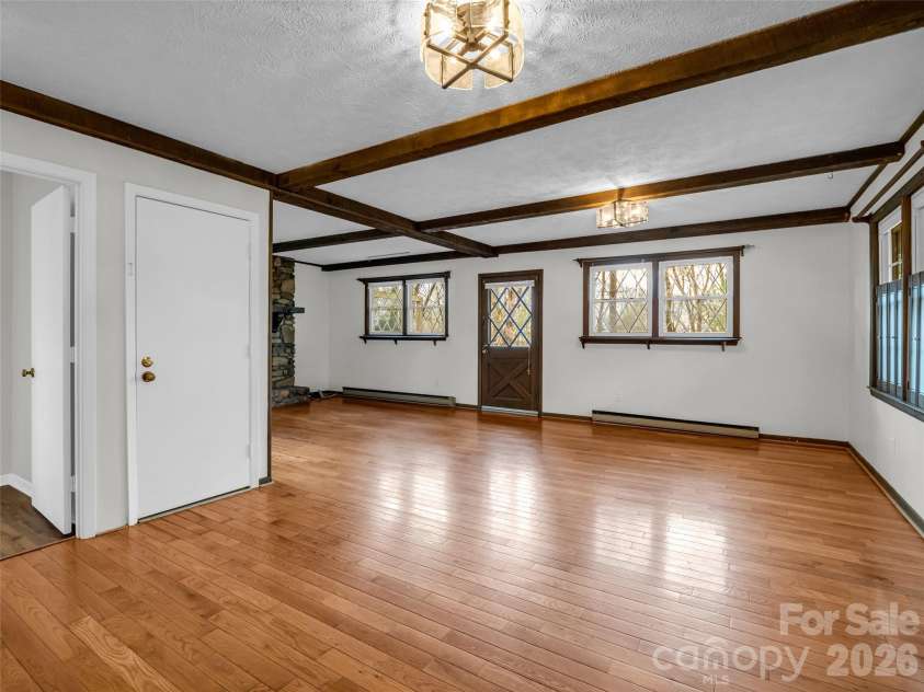 1 Alpine Way, Swannanoa, NC 28778.  MLS# CAR4362025, YatesRealty ID 17982. 