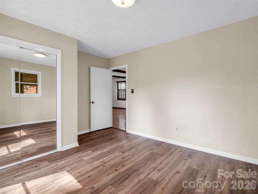 1 Alpine Way, Swannanoa, NC 28778.  MLS# CAR4362025, YatesRealty ID 17982. 