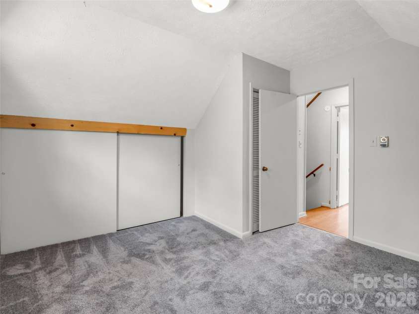 1 Alpine Way, Swannanoa, NC 28778.  MLS# CAR4362025, YatesRealty ID 17982. 