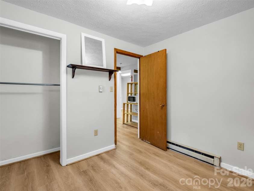 1 Alpine Way, Swannanoa, NC 28778.  MLS# CAR4362025, YatesRealty ID 17982. 