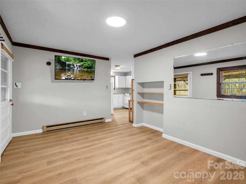 1 Alpine Way, Swannanoa, NC 28778.  MLS# CAR4362025, YatesRealty ID 17982. 