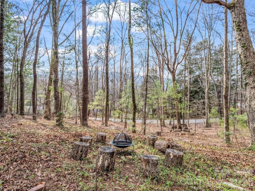 1 Alpine Way, Swannanoa, NC 28778.  MLS# CAR4362025, YatesRealty ID 17982. 