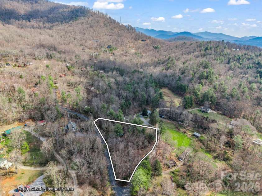 1 Alpine Way, Swannanoa, NC 28778.  MLS# CAR4362025, YatesRealty ID 17982. 