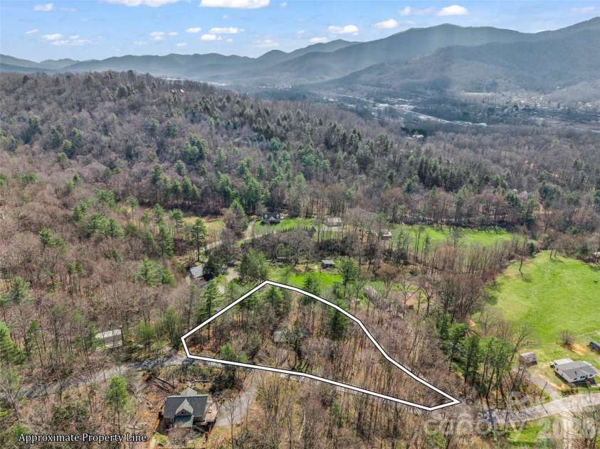 1 Alpine Way, Swannanoa, NC 28778.  MLS# CAR4362025, YatesRealty ID 17982. 