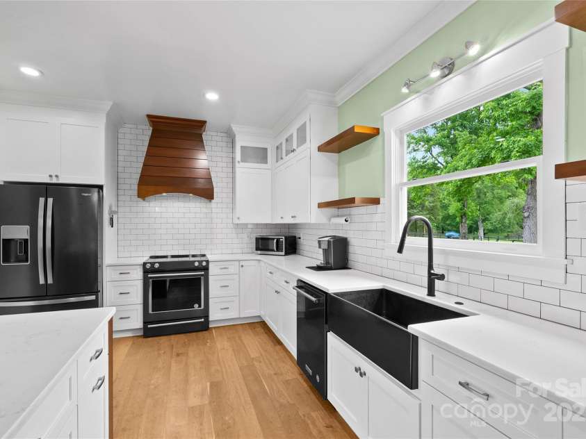 94 Jamestown Lane, Columbus, NC 28722.  MLS# CAR4262620, YatesRealty ID 17982. 