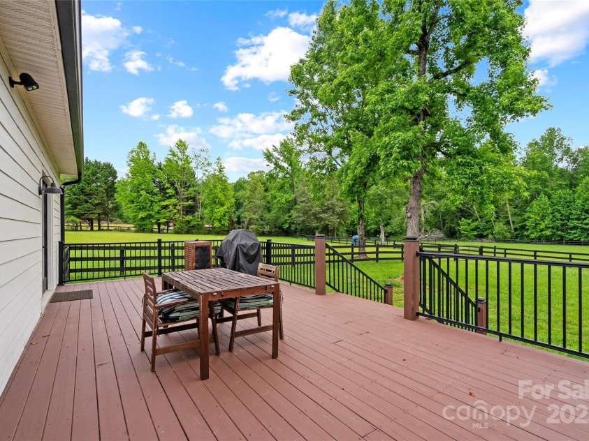 94 Jamestown Lane, Columbus, NC 28722.  MLS# CAR4262620, YatesRealty ID 17982. 