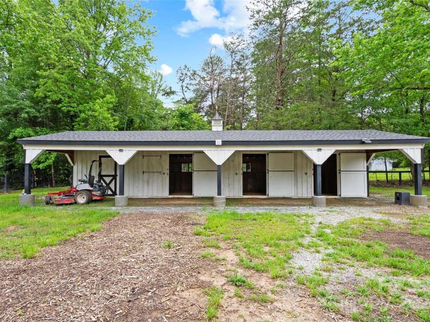 94 Jamestown Lane, Columbus, NC 28722.  MLS# CAR4262620, YatesRealty ID 17982. 