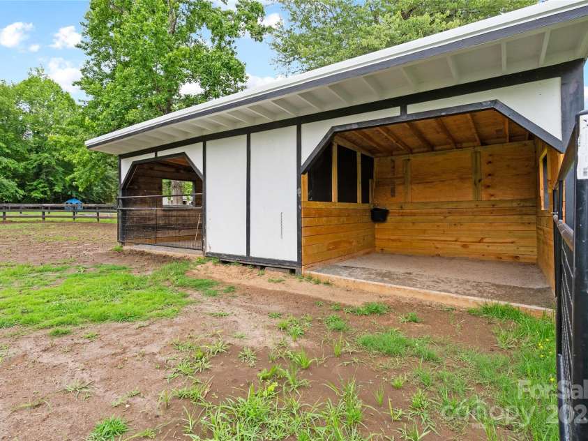 94 Jamestown Lane, Columbus, NC 28722.  MLS# CAR4262620, YatesRealty ID 17982. 