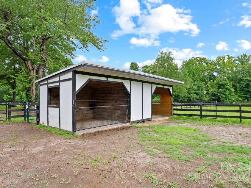 94 Jamestown Lane, Columbus, NC 28722.  MLS# CAR4262620, YatesRealty ID 17982. 
