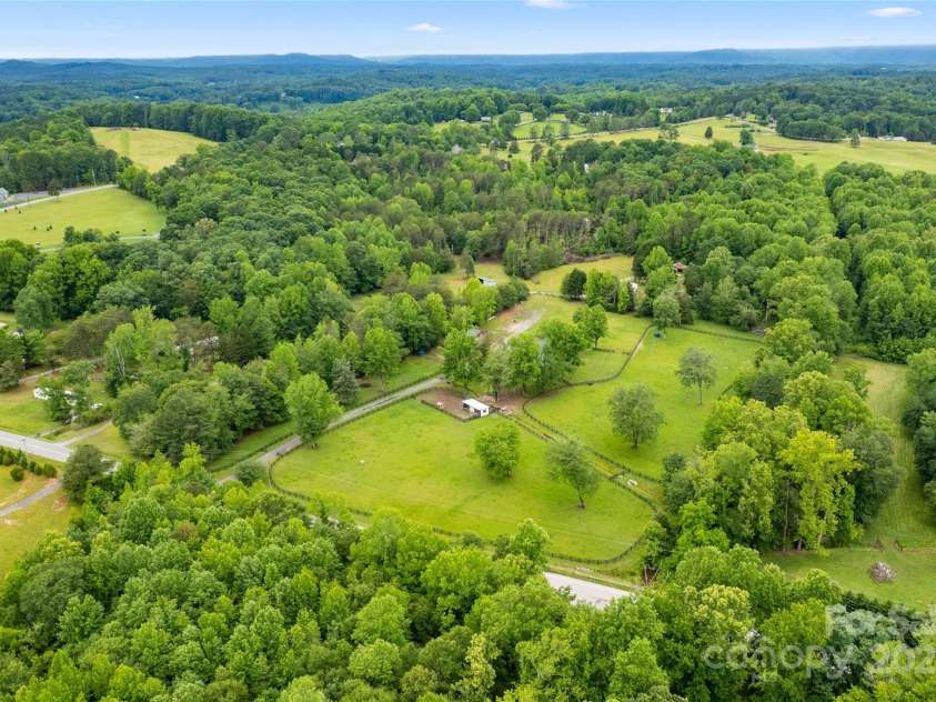 94 Jamestown Lane, Columbus, NC 28722.  MLS# CAR4262620, YatesRealty ID 17982. 