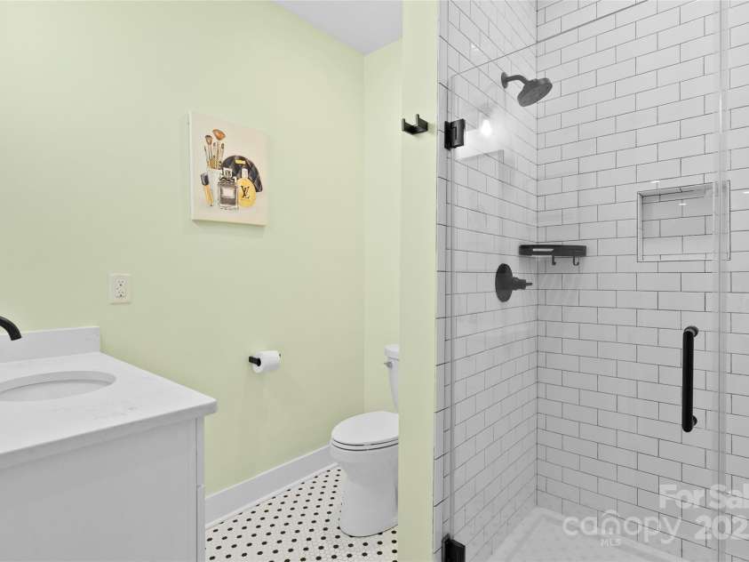 94 Jamestown Lane, Columbus, NC 28722.  MLS# CAR4262620, YatesRealty ID 17982. Full bath serves the secondary bedrooms.