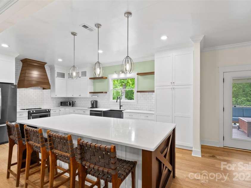 94 Jamestown Lane, Columbus, NC 28722.  MLS# CAR4262620, YatesRealty ID 17982. You will LOVE this kitchen!