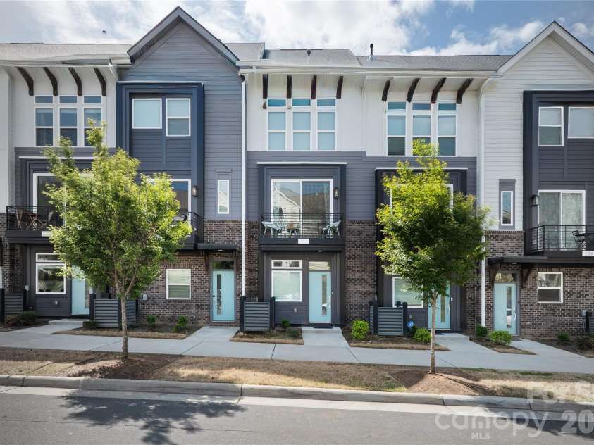 223 Bruns Avenue, Charlotte, NC 28208.  MLS# CAR4361920, YatesRealty ID 17983. 