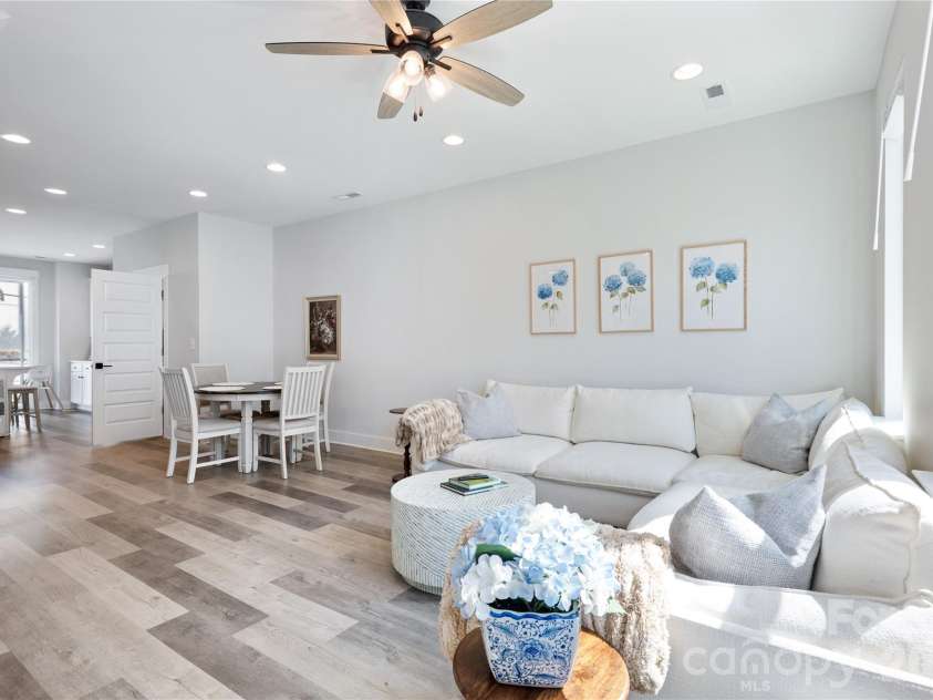 223 Bruns Avenue, Charlotte, NC 28208.  MLS# CAR4361920, YatesRealty ID 17983. 